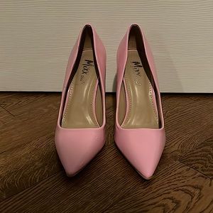 Baby pink heeled pumps